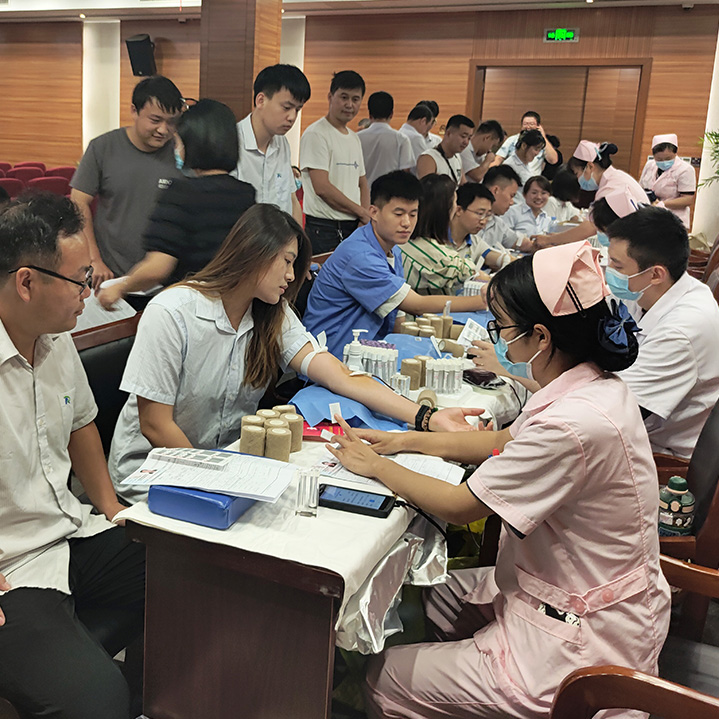 以血液凝聚愛心 用行動詮釋責(zé)任 ——愛瑞特員工積極參加無償獻血